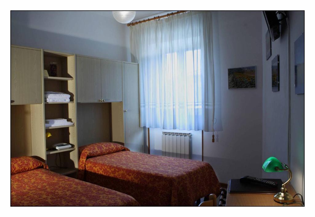 Due Torri Hotel San Severino Marche Szoba fotó