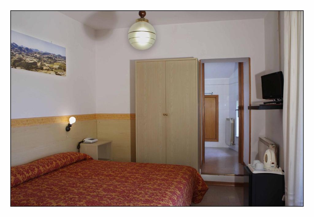Due Torri Hotel San Severino Marche Szoba fotó