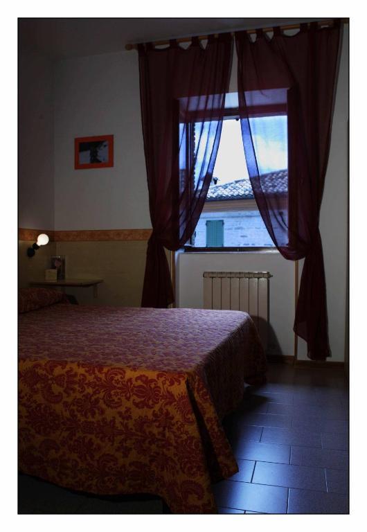 Due Torri Hotel San Severino Marche Szoba fotó