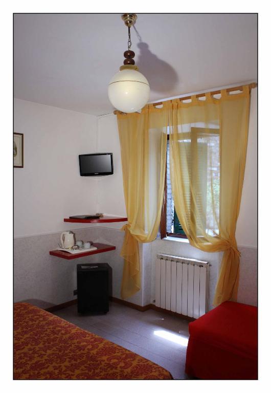 Due Torri Hotel San Severino Marche Szoba fotó