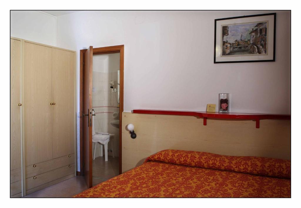 Due Torri Hotel San Severino Marche Szoba fotó